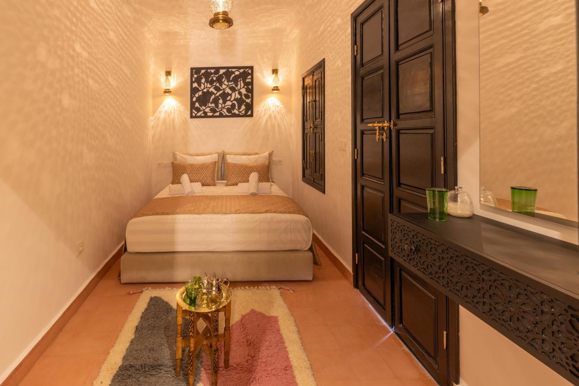 Riad Zehra *