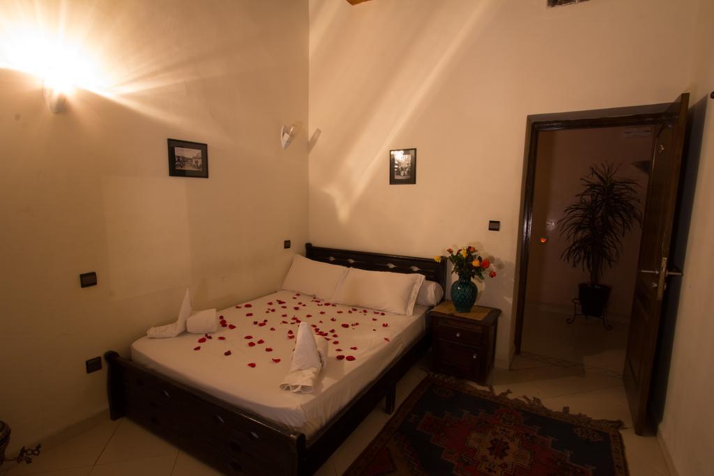 Hotel Amira Et 2*