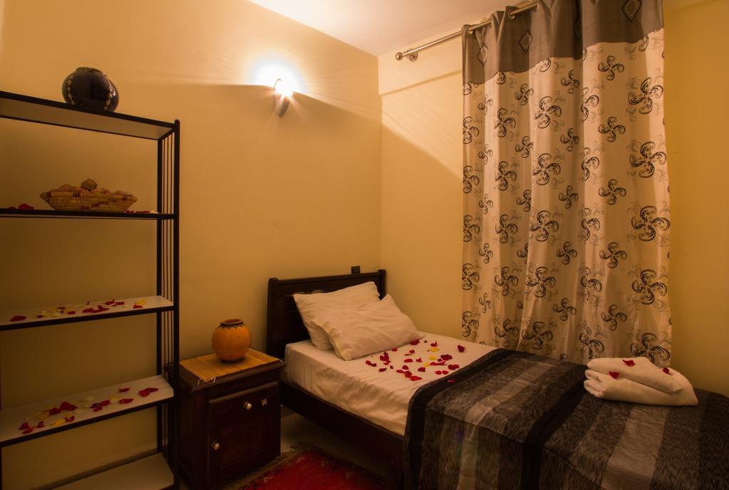 Amira Et Hotel