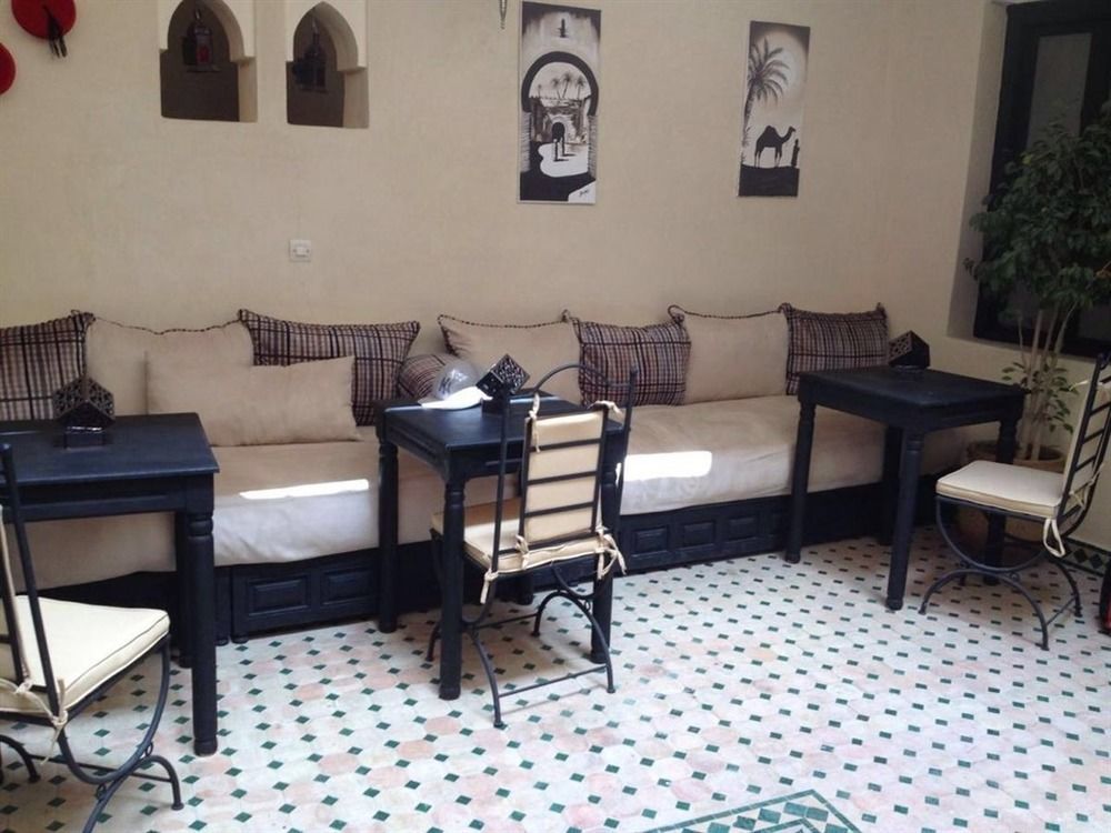 Sarah Sabrina Couette-café 2*
