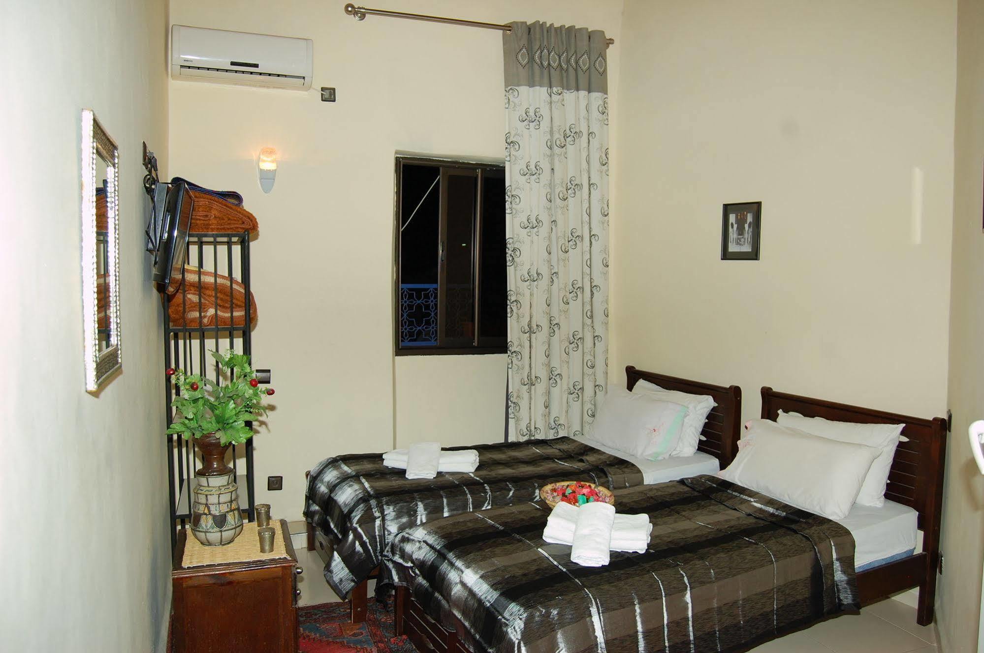 Hotel Amira Et 2*